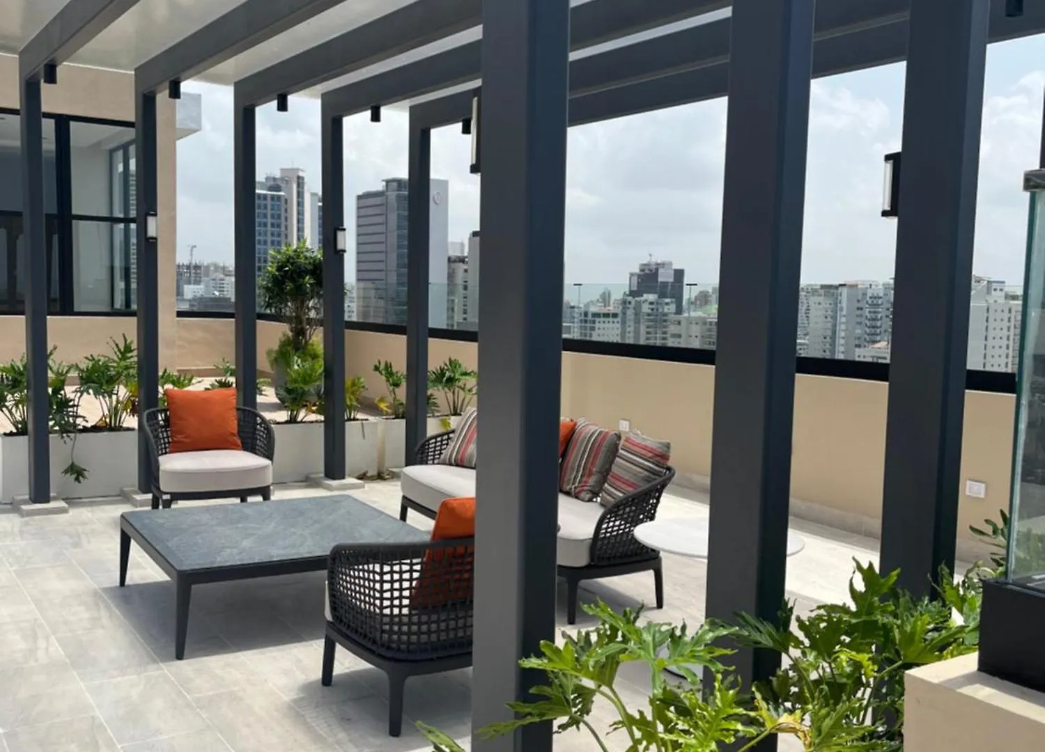New Luxury 2Br King Bed, Gym, & Pool In The Heart Of Santo Domingo Lägenhet